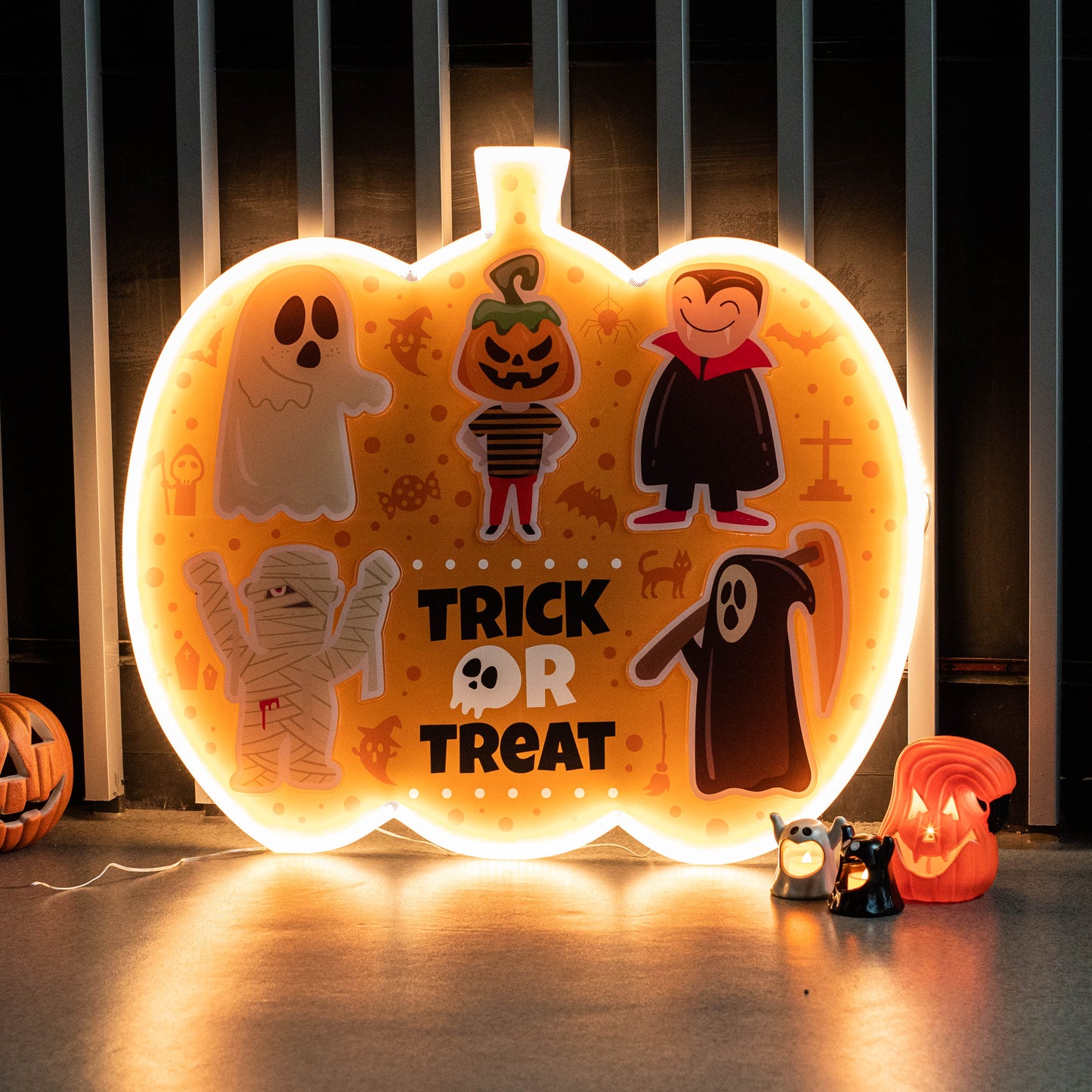 Halloween LED Acrylic "Trick or Treat" Sign FGJR007