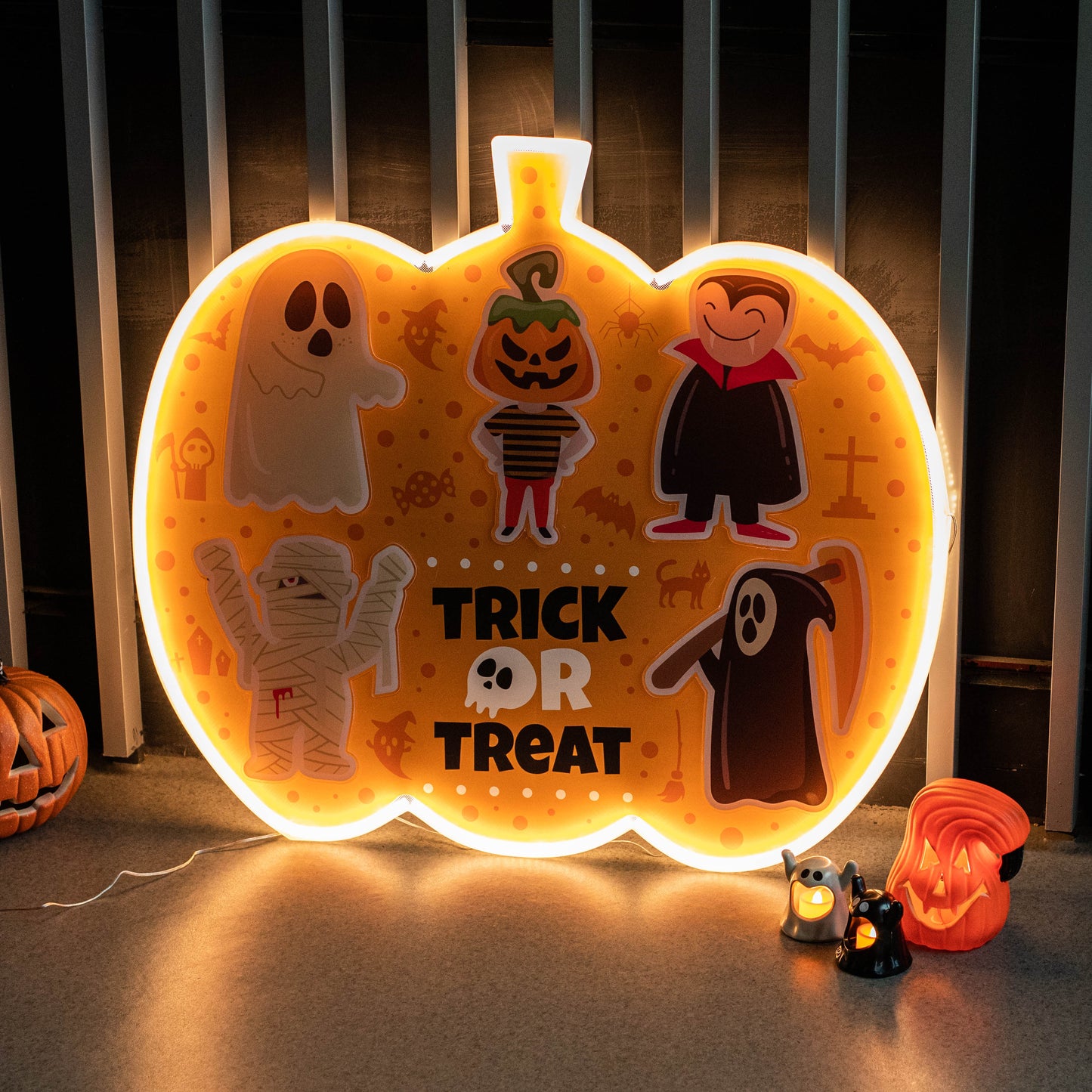 Halloween LED Acrylic "Trick or Treat" Sign FGJR007