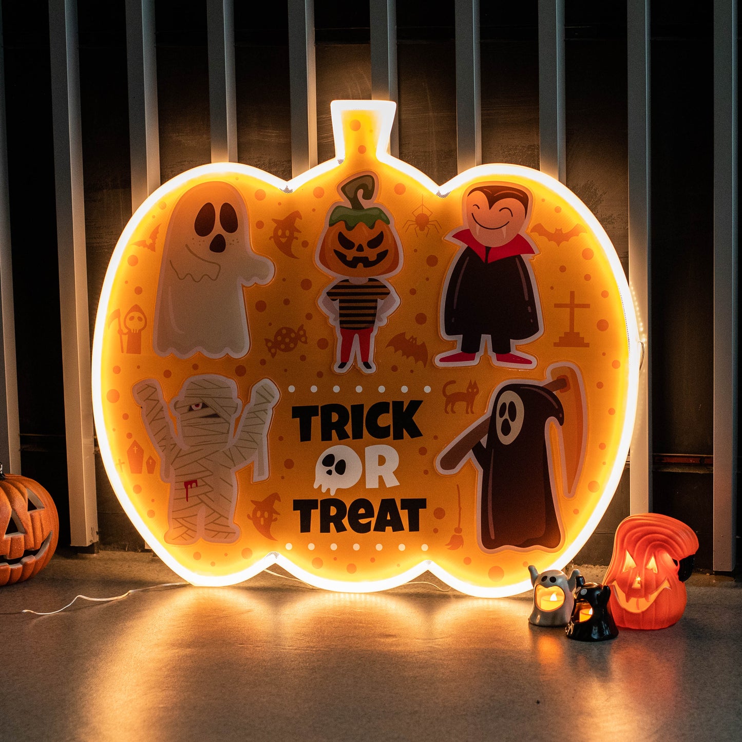 Halloween LED Acrylic "Trick or Treat" Sign FGJR007